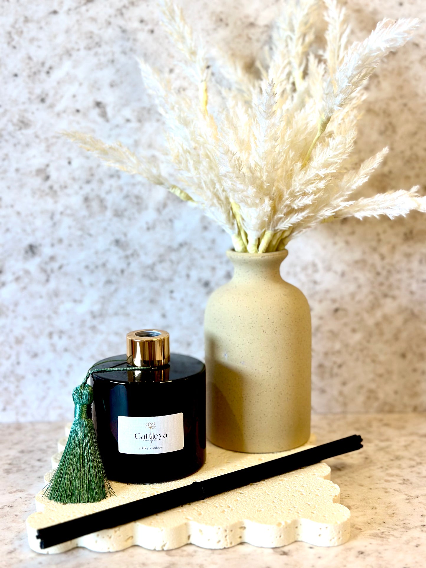 luxury-reed-diffuser-handmade-home-fragrance-cattleyacandle