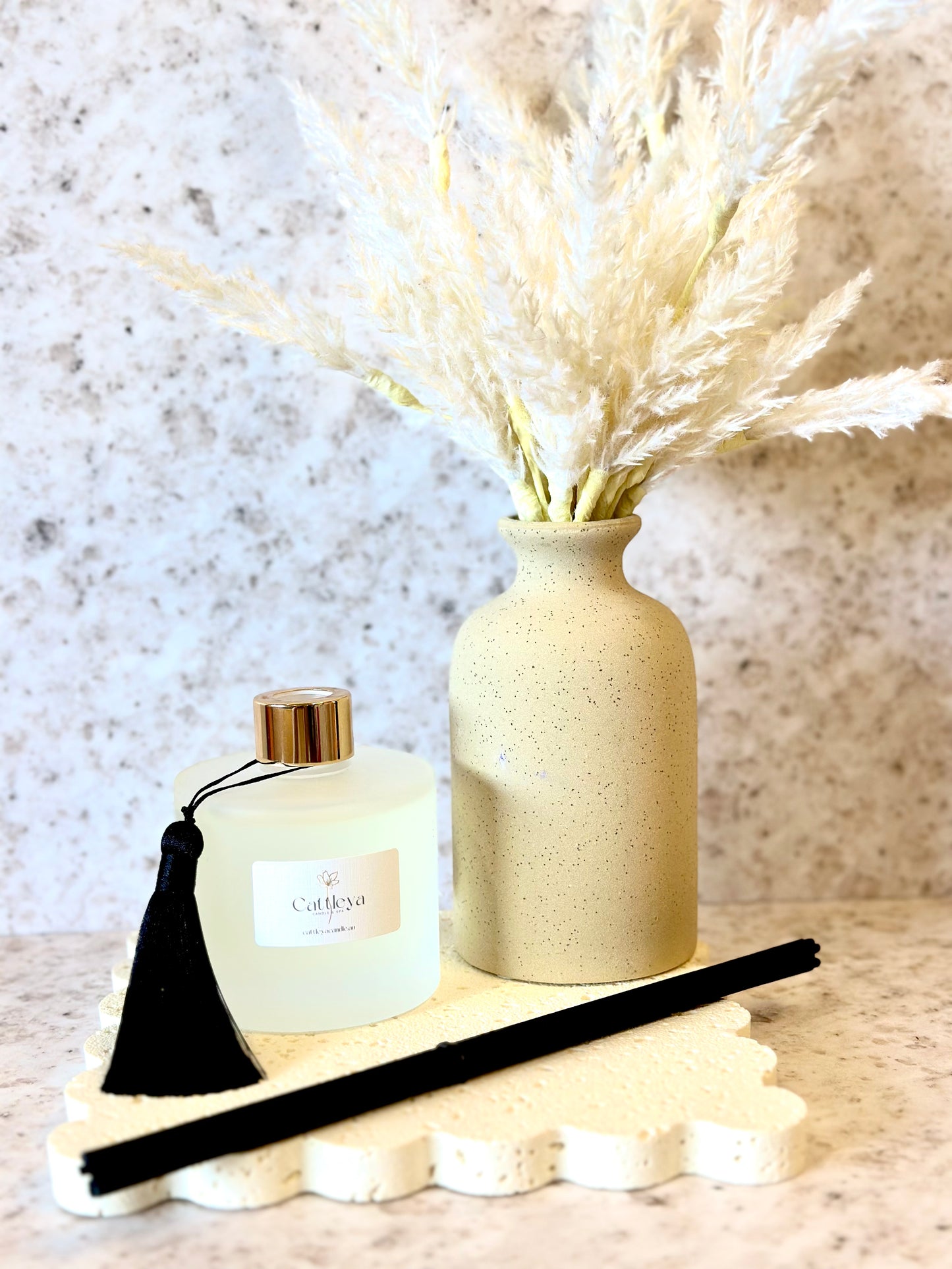 luxury-reed-diffuser-handmade-home-fragrance-cattleyacandle