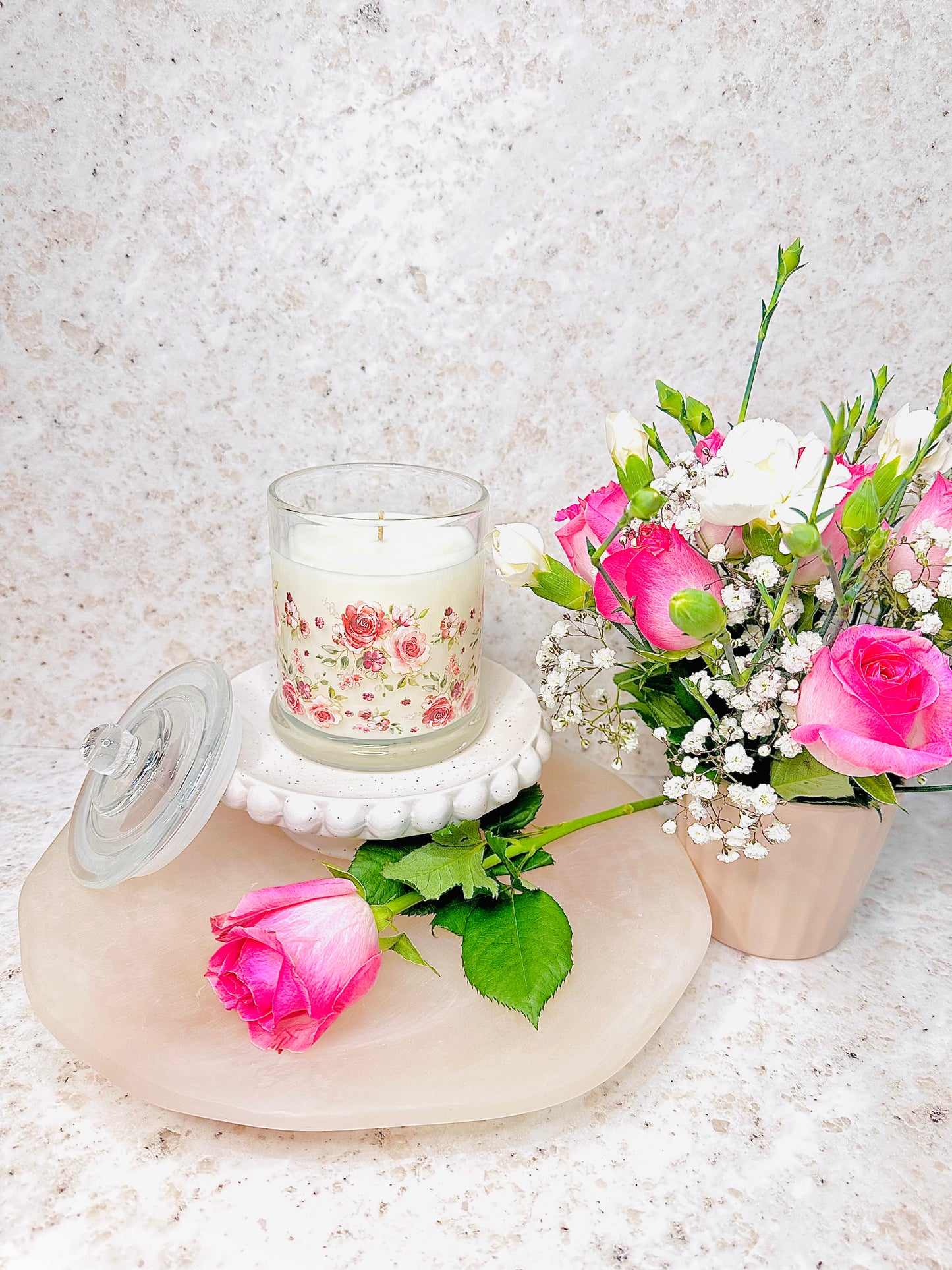 rose-scented-soy-candle-floral-romantic-cattleyacandle