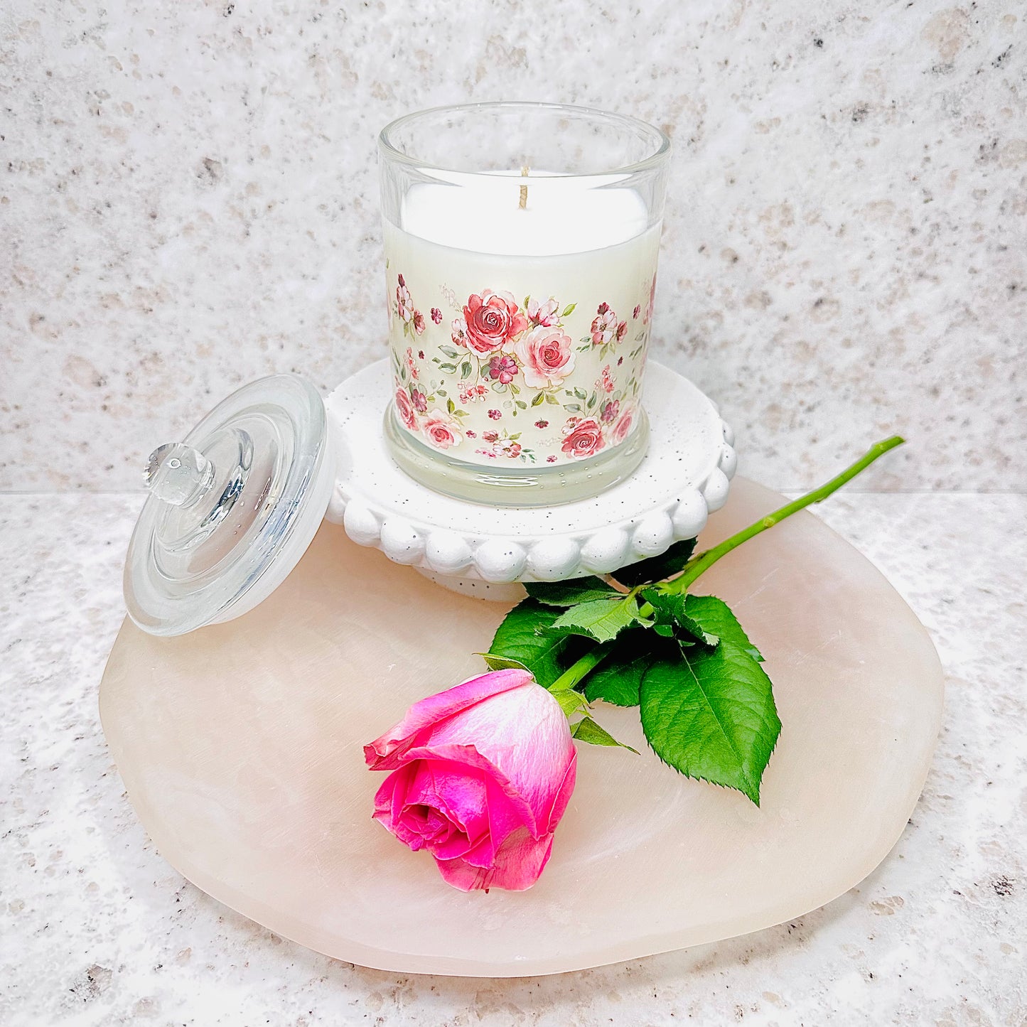 rose-scented-soy-candle-floral-romantic-cattleyacandle