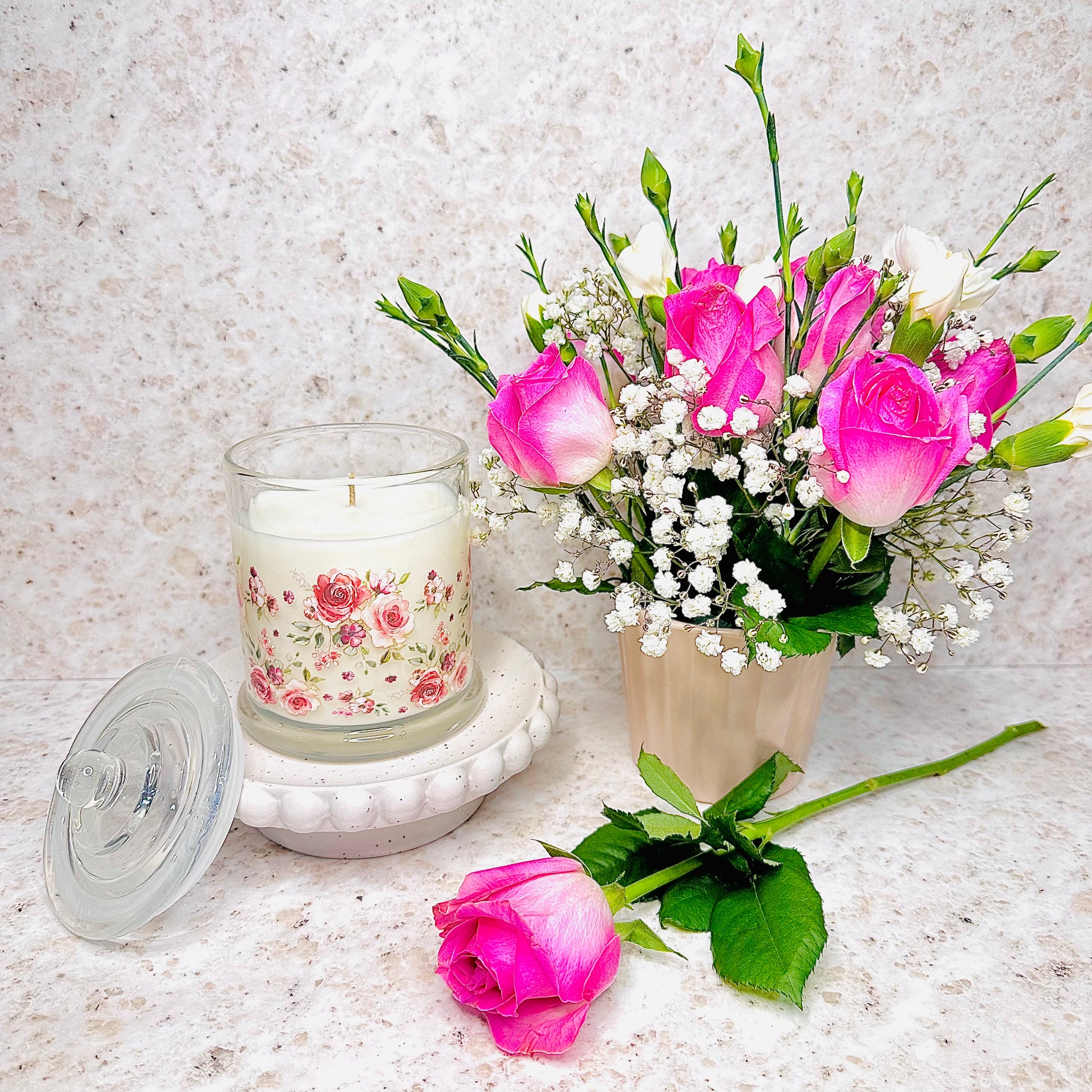 rose-scented-soy-candle-floral-romantic-cattleyacandle